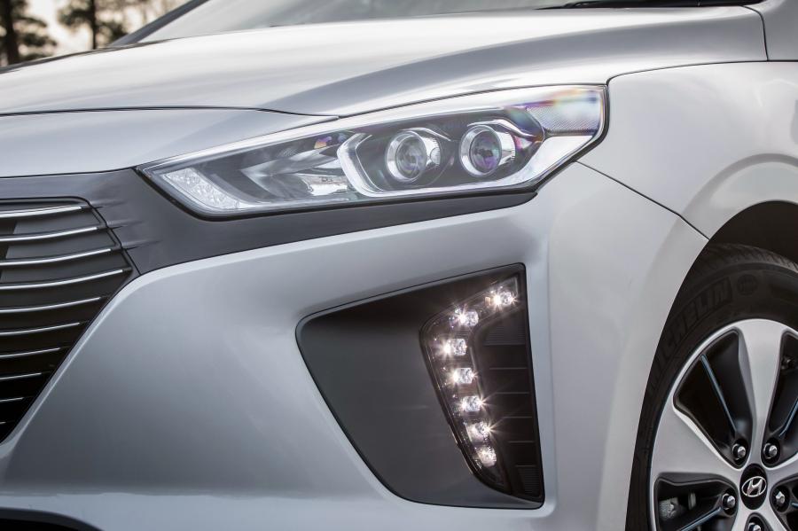 Детали экстерьера Hyundai IONIQ plug-in hybrid (AE) 2017 года  (UK) (фото 11 из 34)